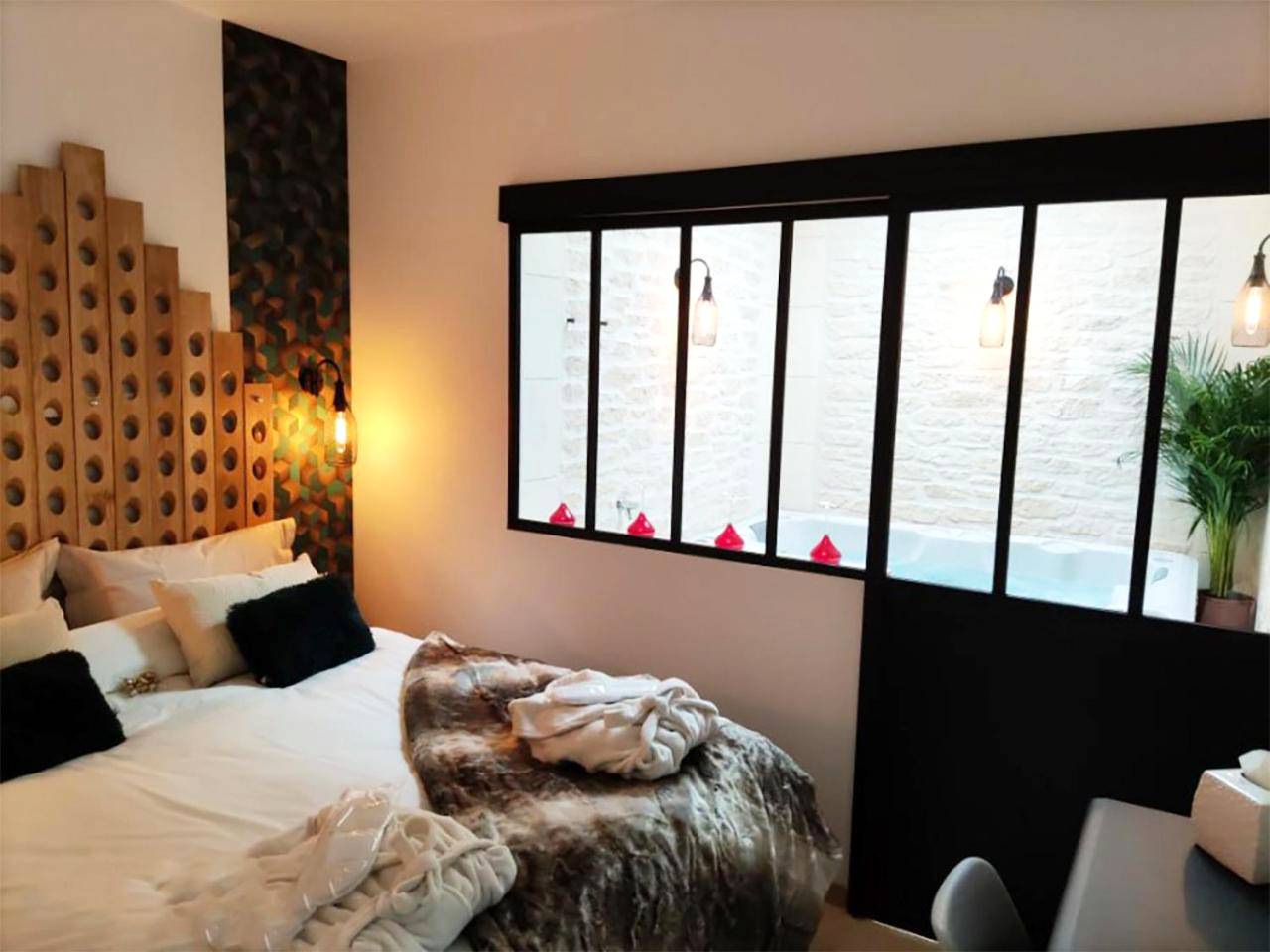 Chambre avec vue sur l'espace balnéo - L'Atelier - Gîte & Spa