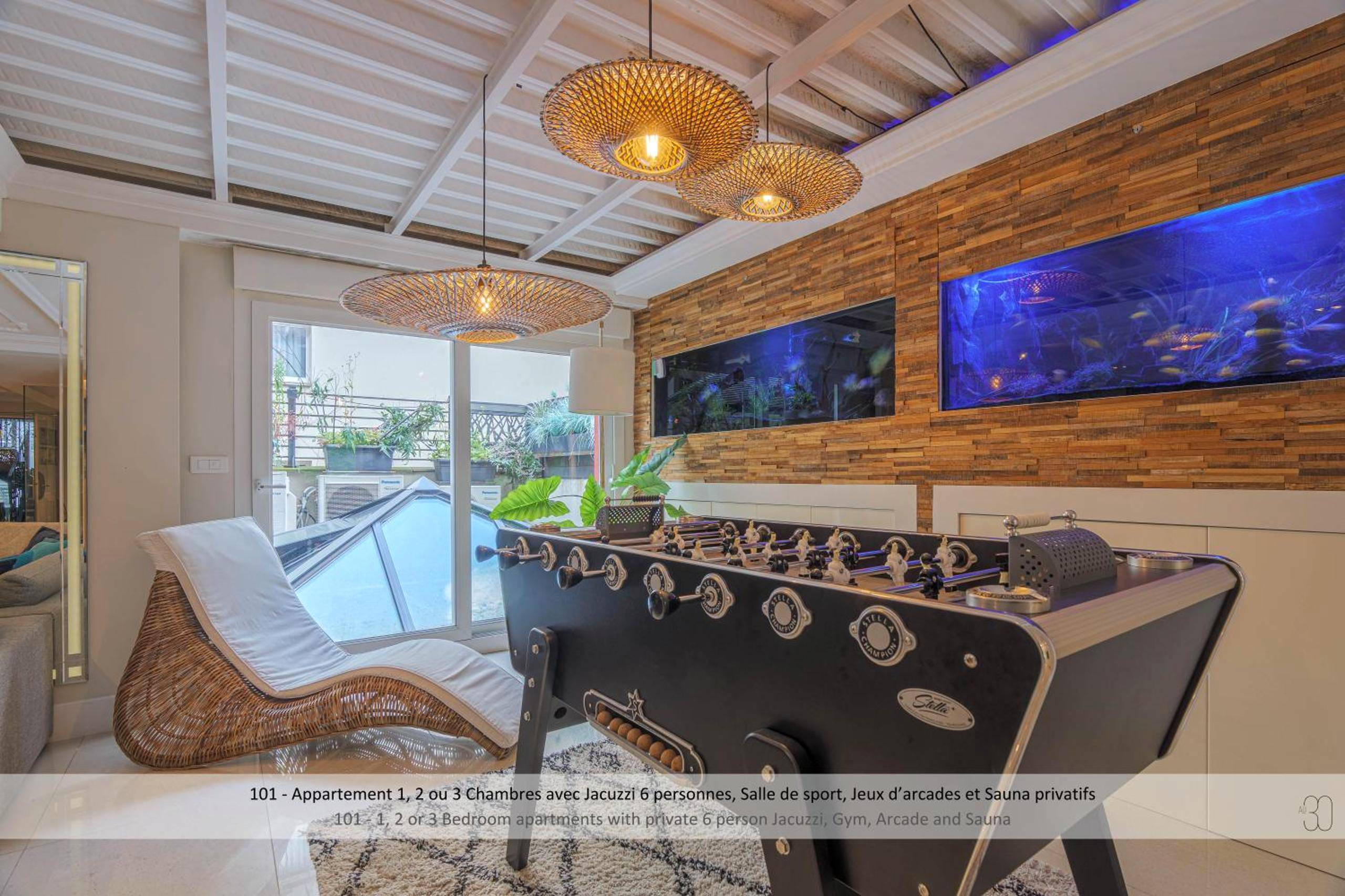 Espace de jeux avec baby - foot et luminaires - Au 30 Lille Centre Grand Palais