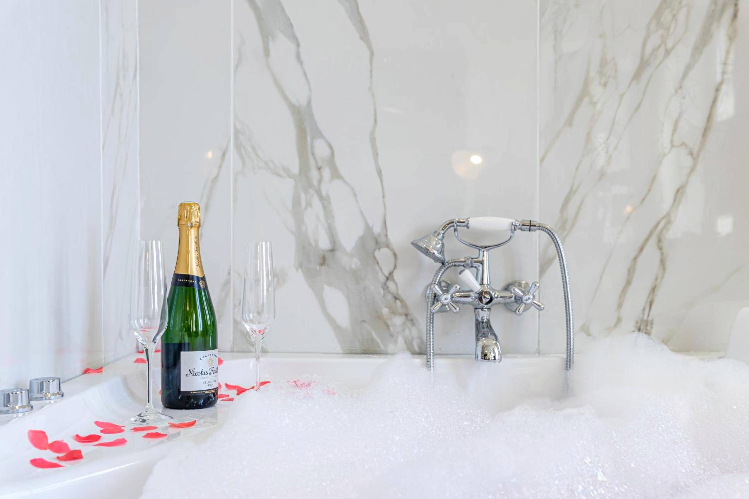 Photo du logement - Aurora Lov'Room Proche de Saint Charles