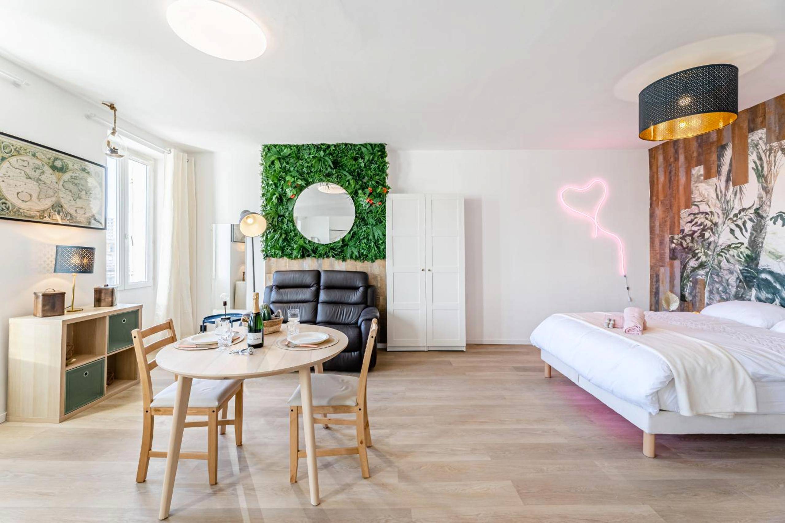 Photo du logement - Aurora Lov'Room Proche de Saint Charles - Marseille