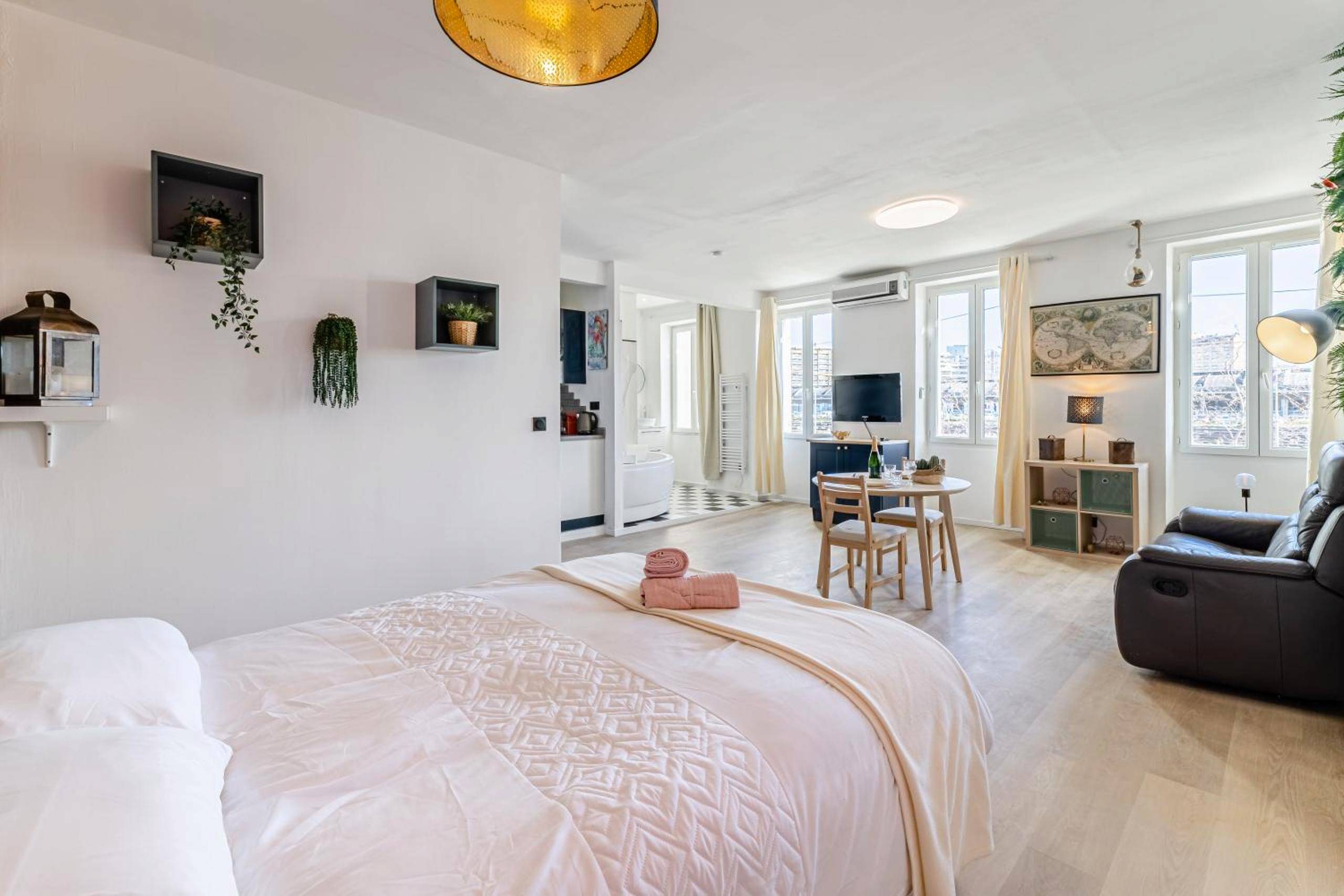 Photo du logement - Aurora Lov'Room Proche de Saint Charles