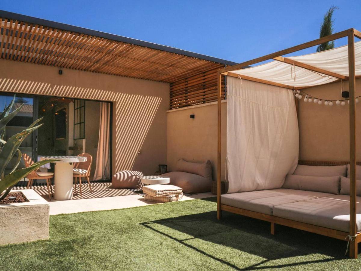 Lit de jardin à baldaquin et terrasse ombragée - Love Room L'Isle - sur - la - Sorgue - Love in L'Isle/Sorgue L'Aurore