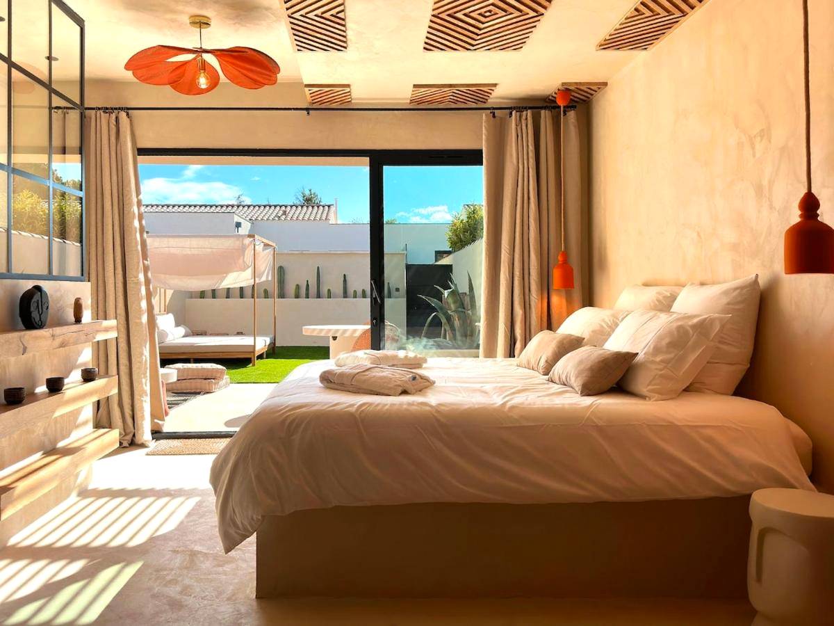 Chambre avec lit king size et accès terrasse - Love in L'Isle/Sorgue L'Aurore
