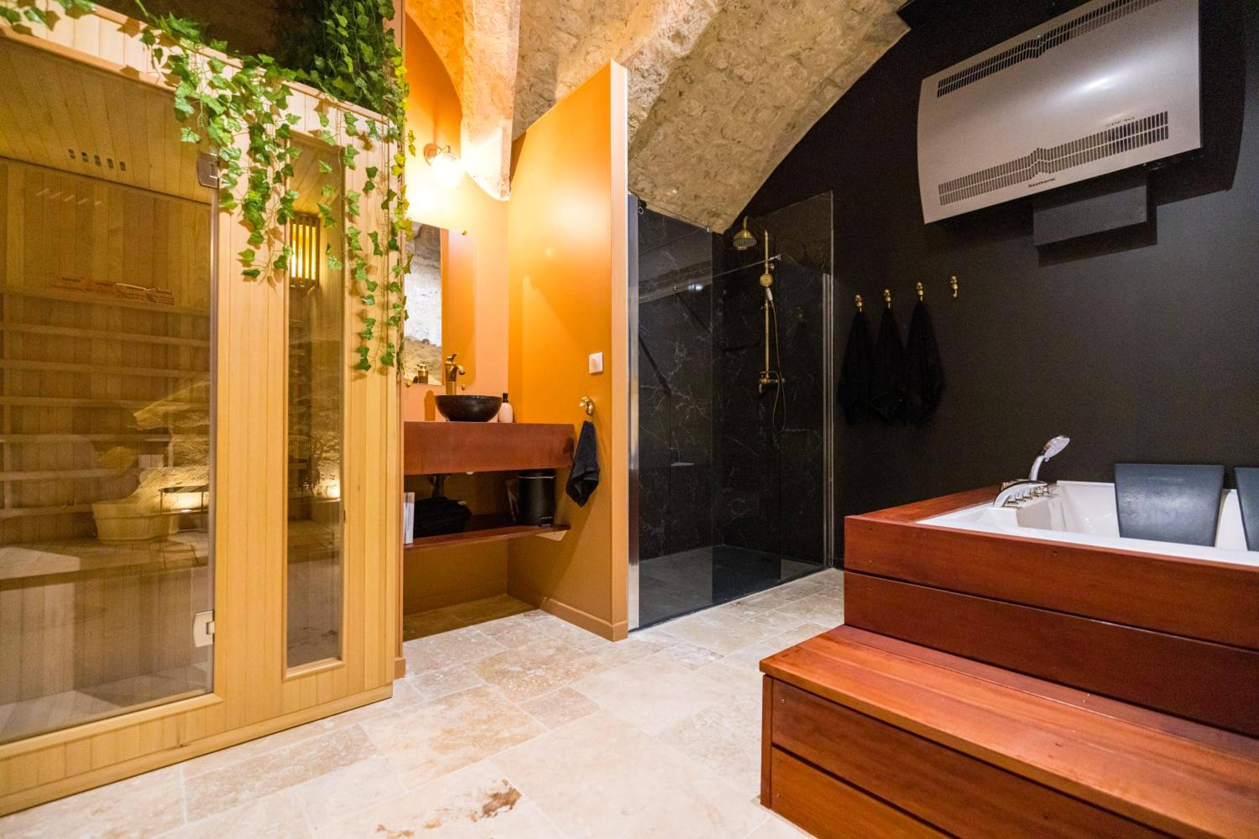 Photo du logement - L'Autel La Crypte Mystérieuse de Rouen - sauna & balnéo - Rouen