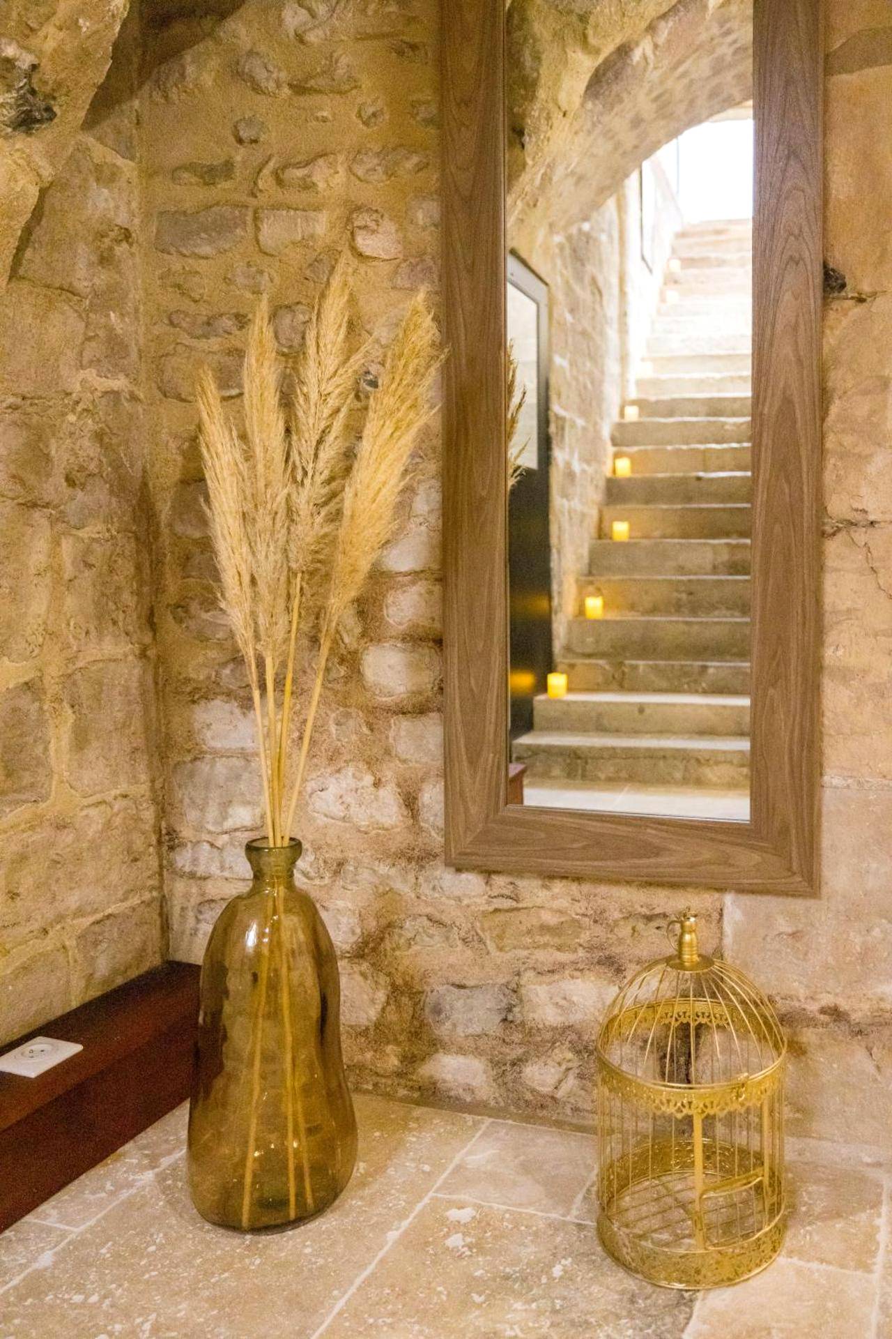 Photo du logement - L'Autel La Crypte Mystérieuse de Rouen - sauna & balnéo