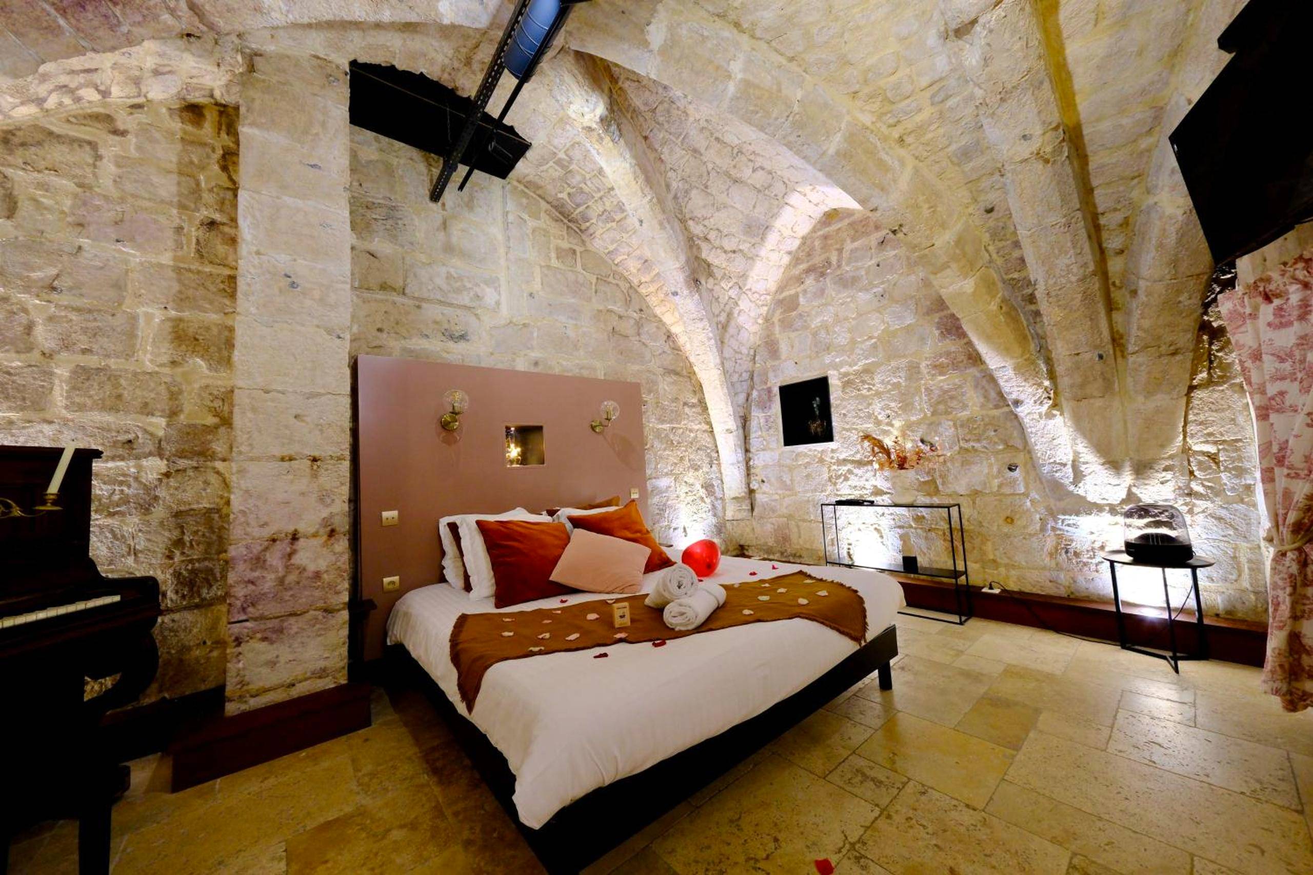 Photo du logement - L'Autel La Crypte Mystérieuse de Rouen - sauna & balnéo - Rouen