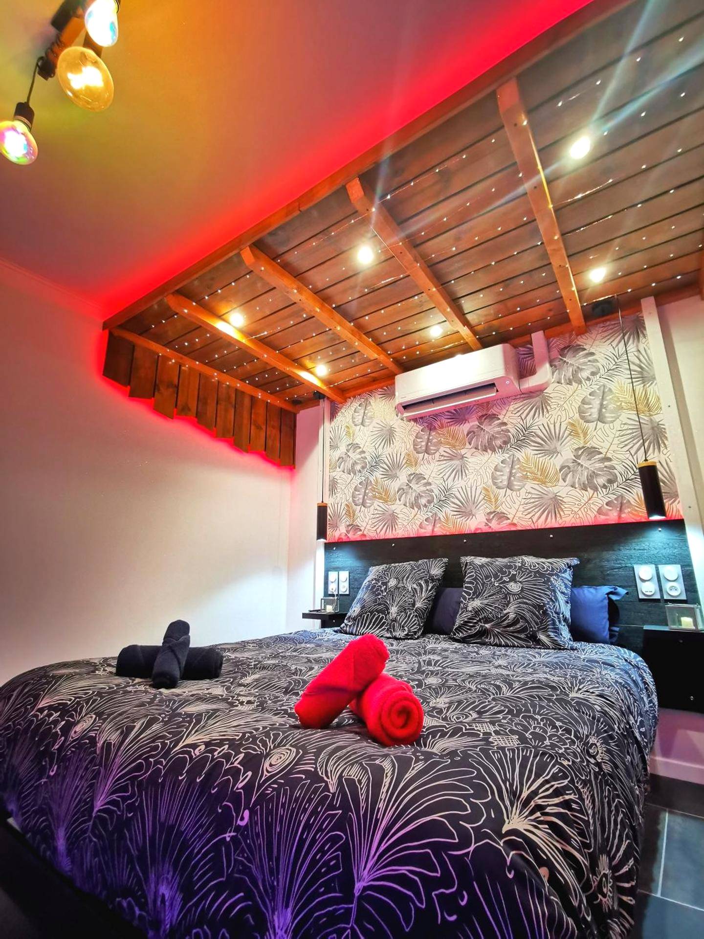 Lit double sous structure bois étoilée - Aux Bulles