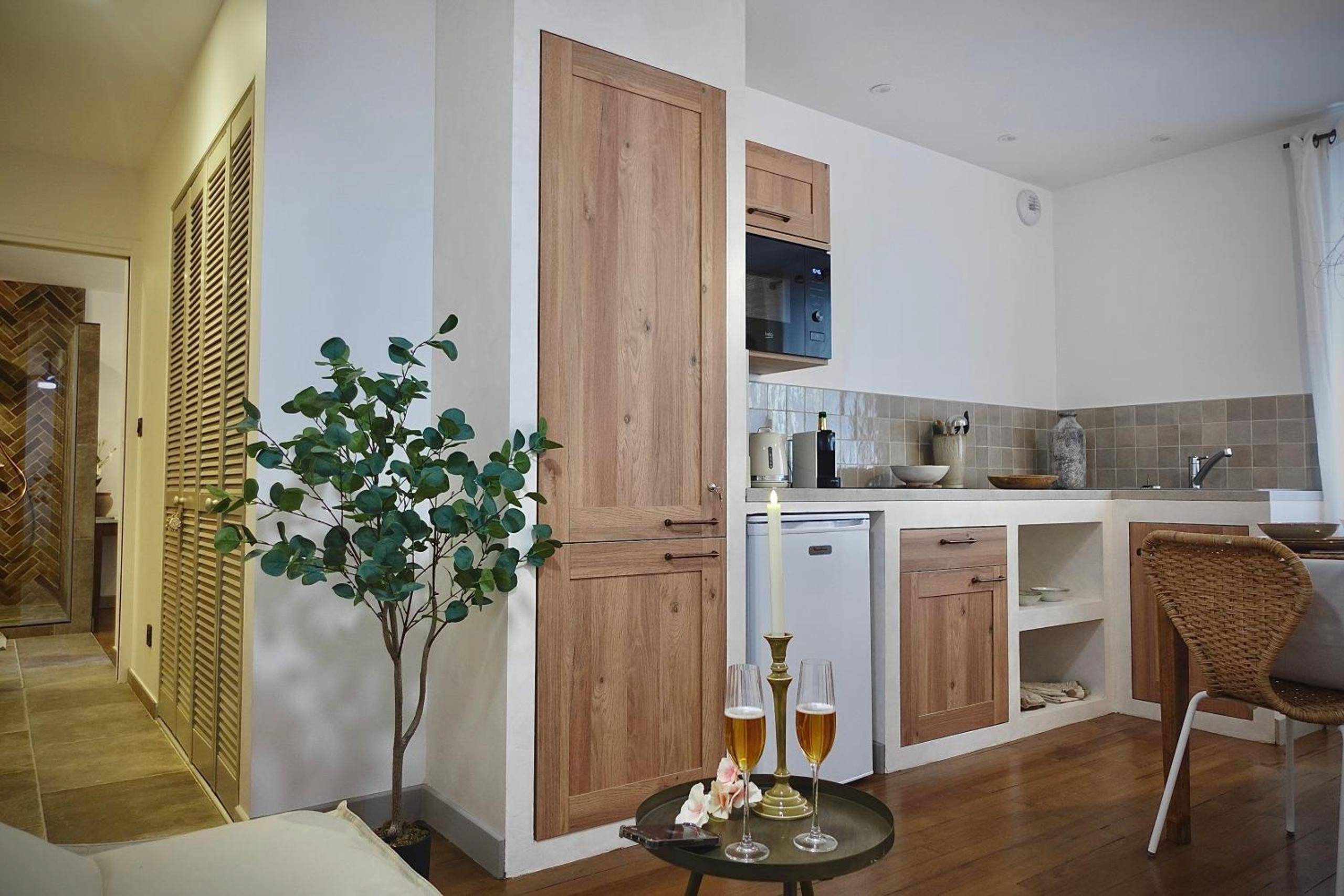 Espace cuisine équipée et coin repas - BALI DREAM, pour une escapade inoubliable!