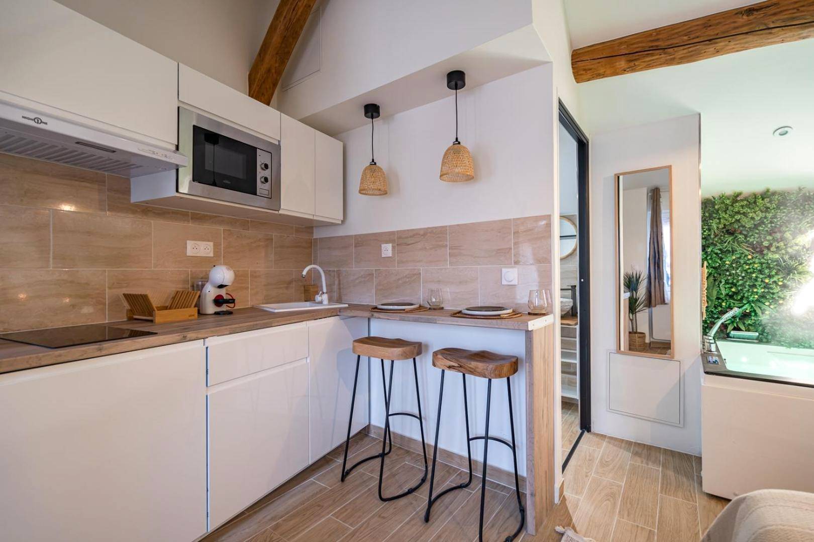 Espace cuisine moderne et bar dînatoire - BALI ROOM / Magnifique studio évasion JACCUZI