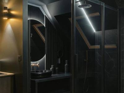 Salle d'eau moderne avec douche à l'italienne - Love Room - Balnéo - Parking privé