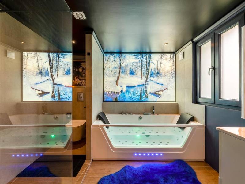 Baignoire balnéo avec luminothérapie - Balnéo, sauna et de nombreuses surprises