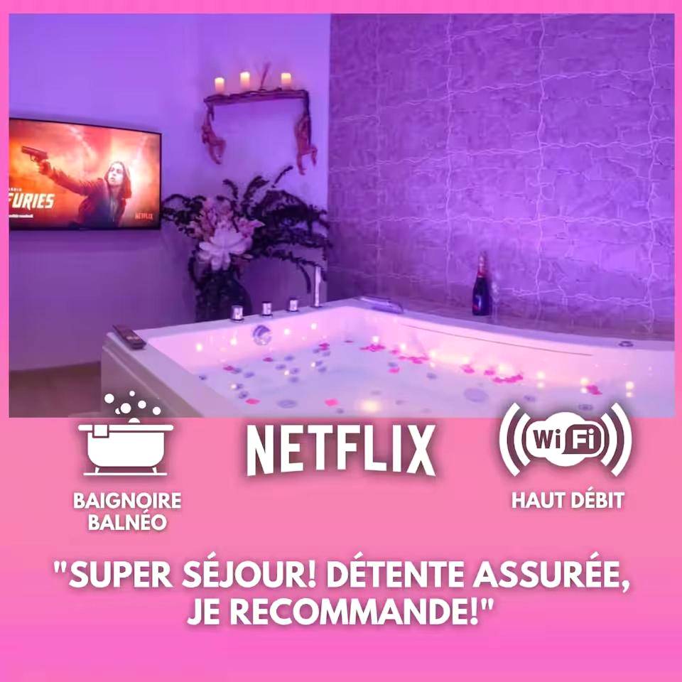 Baignoire balnéo avec pétales et écran TV - Love Room Le Havre - Love room balnéo sauna Le Havre