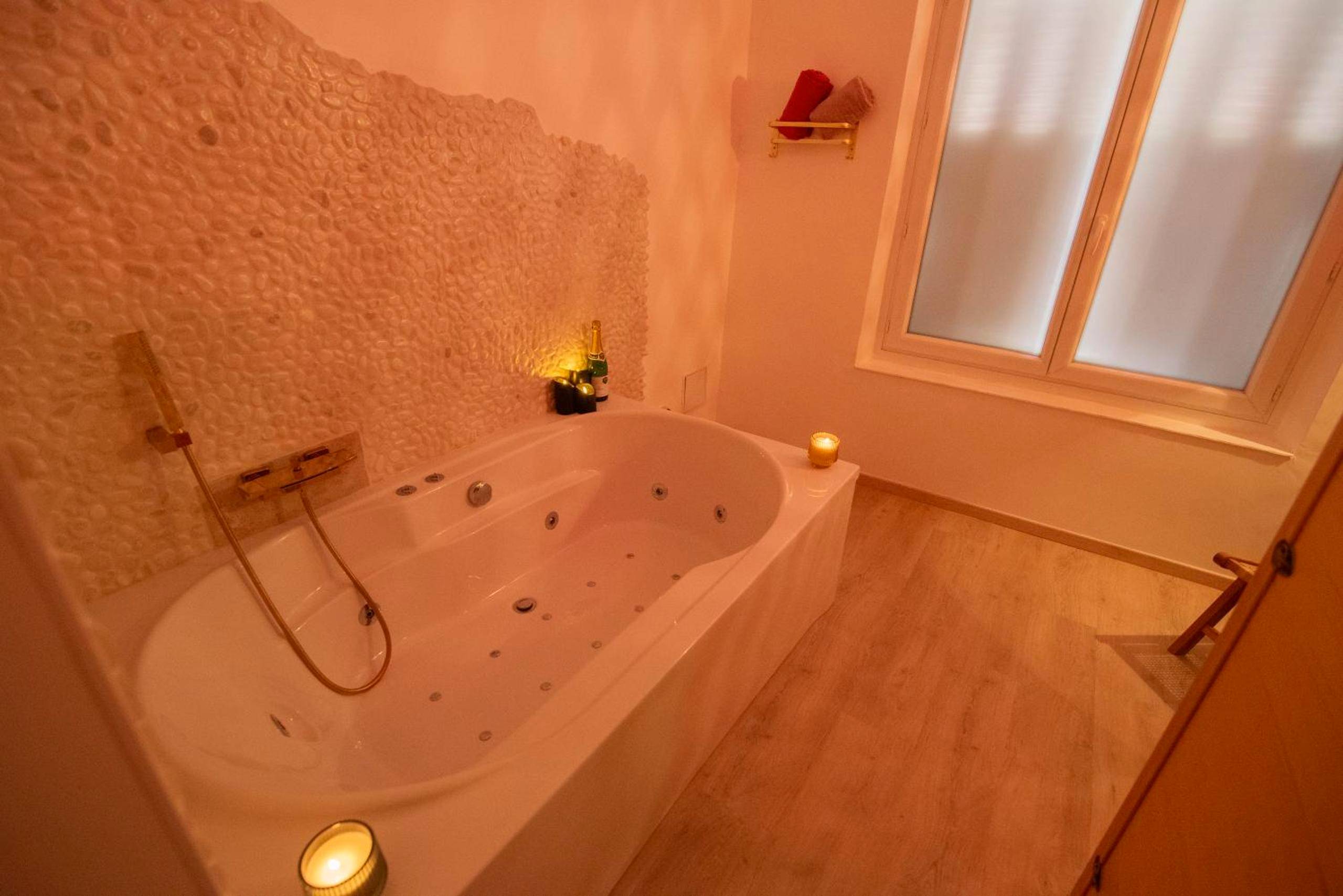 Photo du logement - Tout confort ! Balnéo, Sauna, Cinéma, Climatisation, Parking, WiFi