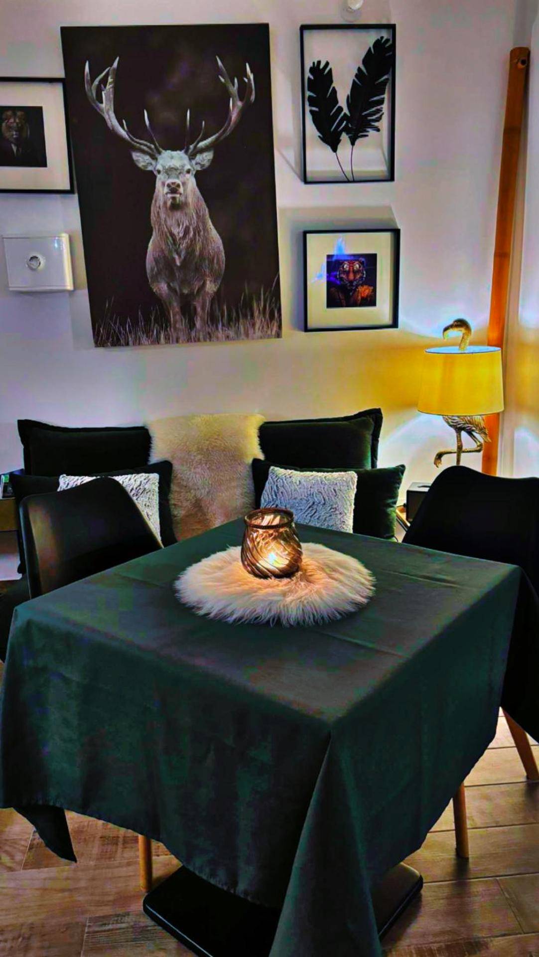 Table dressée et décoration murale nature - Bambou Room