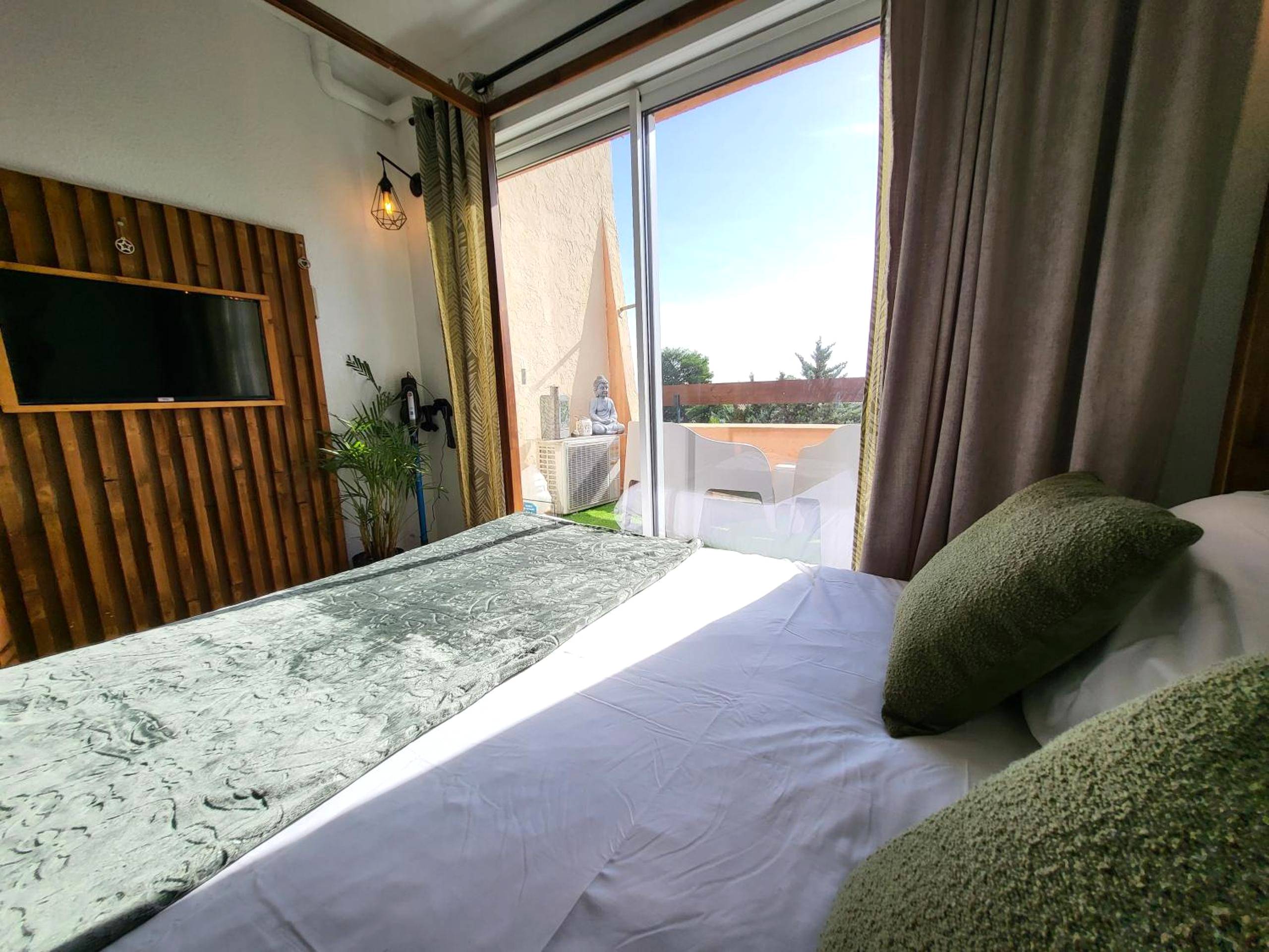 Photo du logement - "The Love Room Bandol" Jacuzzi & Vue Mer - Bandol