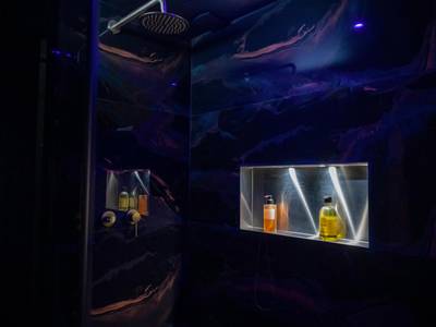 Douche à l'italienne avec parois marbrées - Baobab