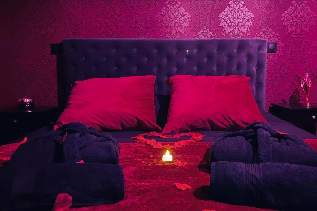 Photo du logement - Love Room Le Baroque / Jacuzzi / Sauna - Château - Landon