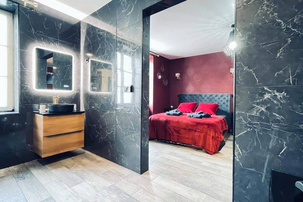 Photo du logement - Love Room Le Baroque / Jacuzzi / Sauna