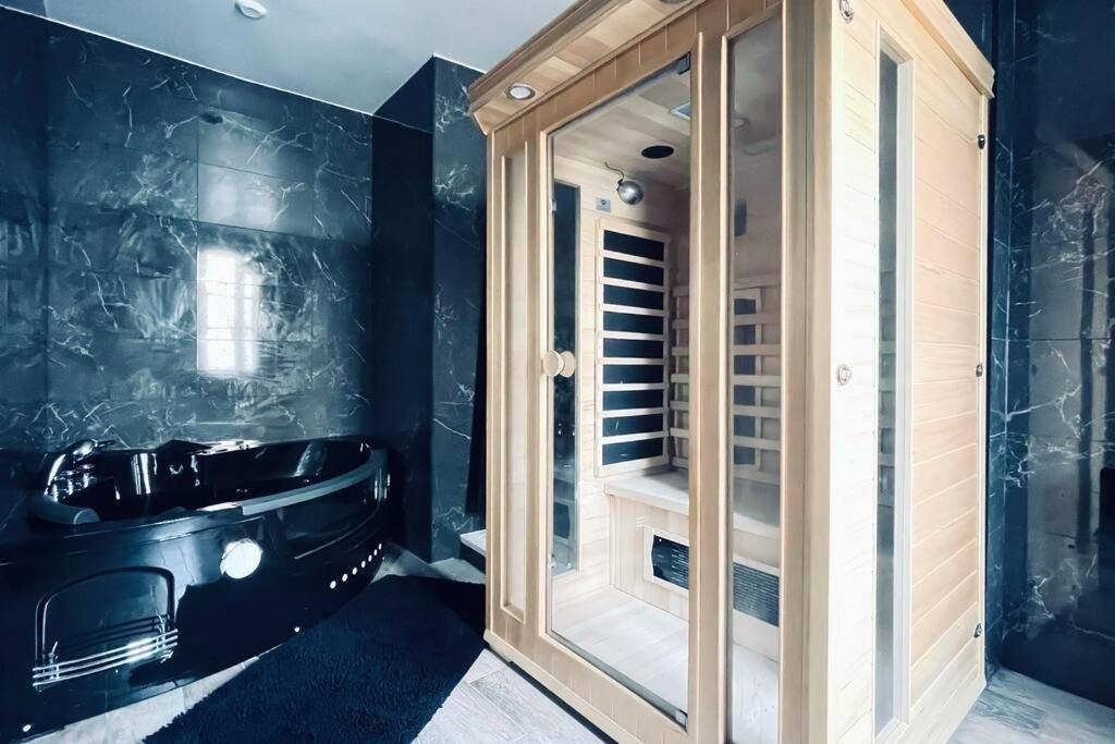 Photo du logement - Love Room Le Baroque / Jacuzzi / Sauna