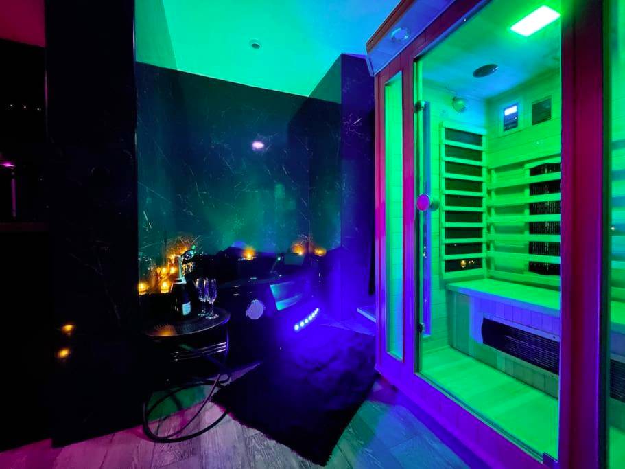 Photo du logement - Love Room Le Baroque / Jacuzzi / Sauna - Château - Landon