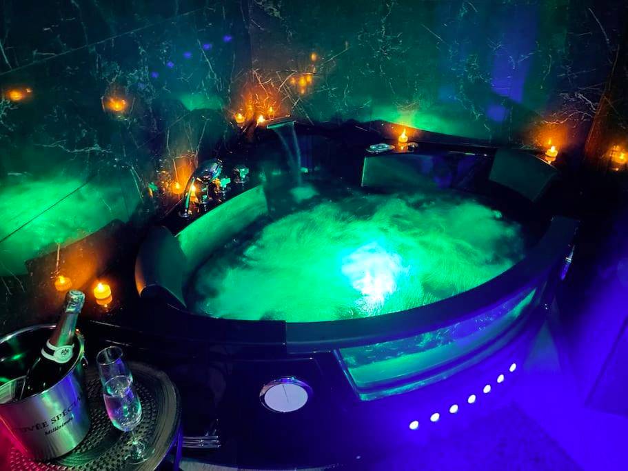 Photo du logement - Love Room Le Baroque / Jacuzzi / Sauna