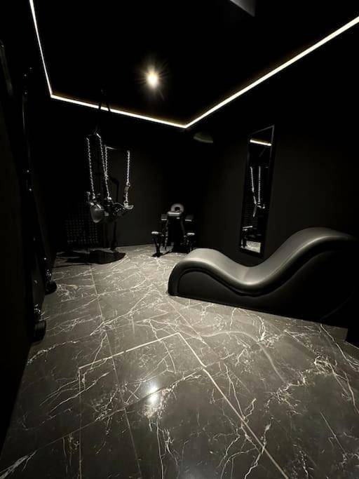 Mobilier tantrique et balançoire érotique - Love Room Miramas - BDSM TanTra Love Room & SPA