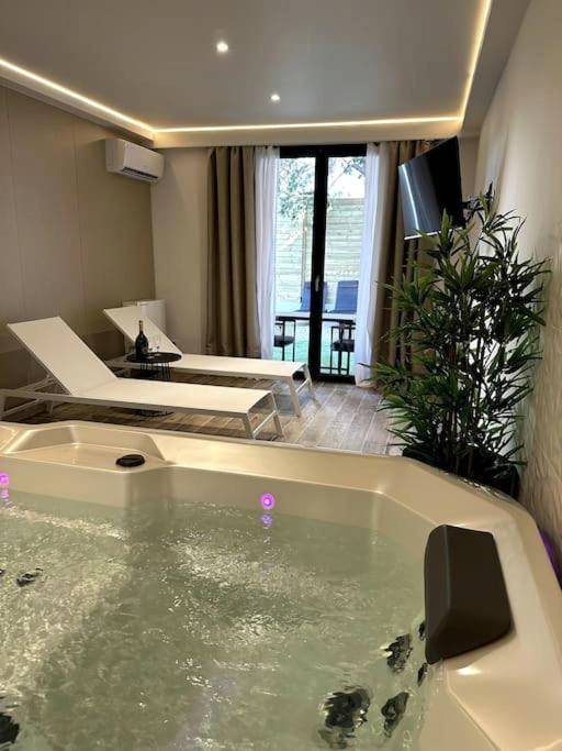 Photo du logement - BDSM TanTra Love Room & SPA - Miramas