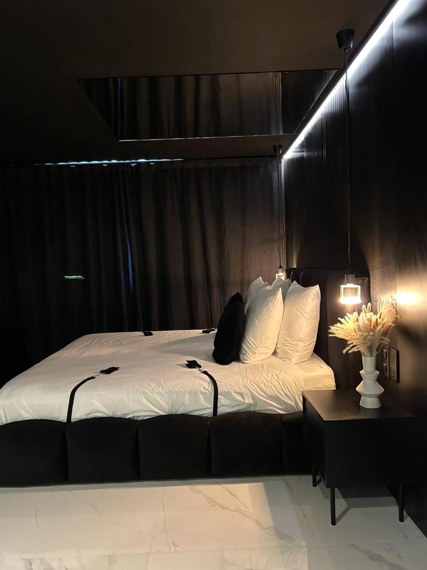 Photo du logement - BDSM TANTRA Love Room Salon - de - Provence