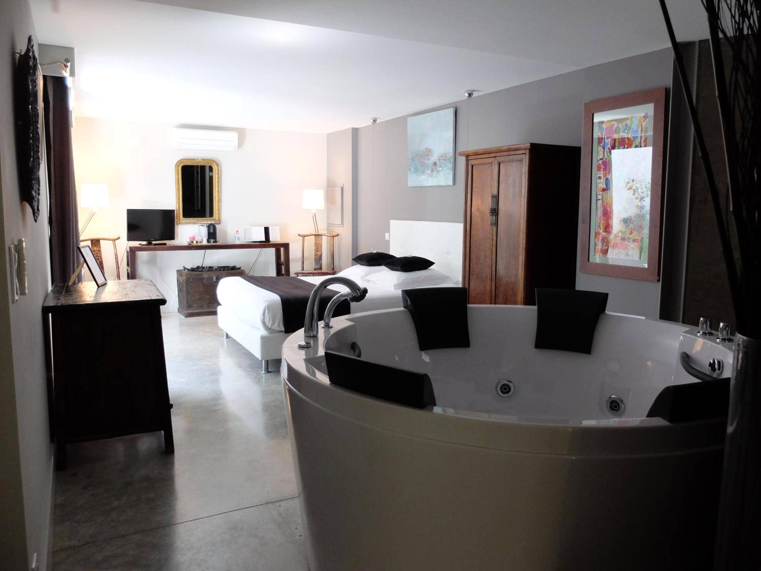 Vue principale - Love Room Avignon - Be Loft B&B Pool & Spa