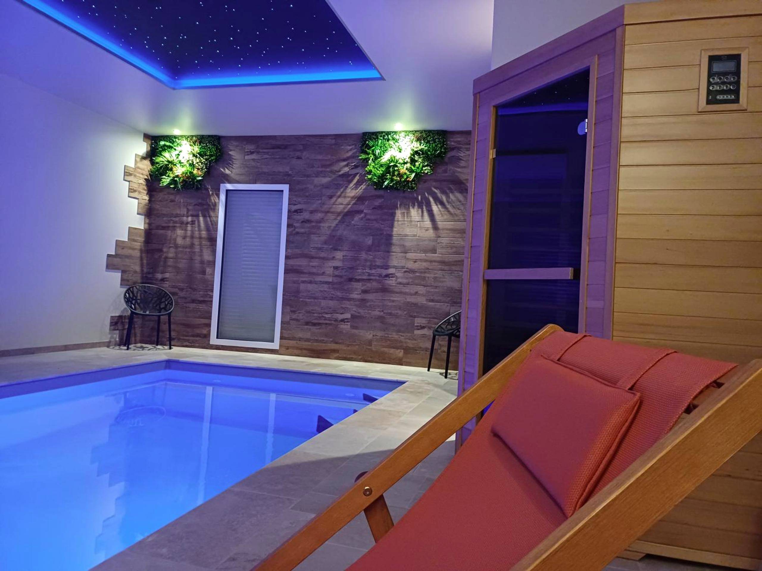 Espace bien - être avec sauna et piscine - Bélénos - Suites & Spa