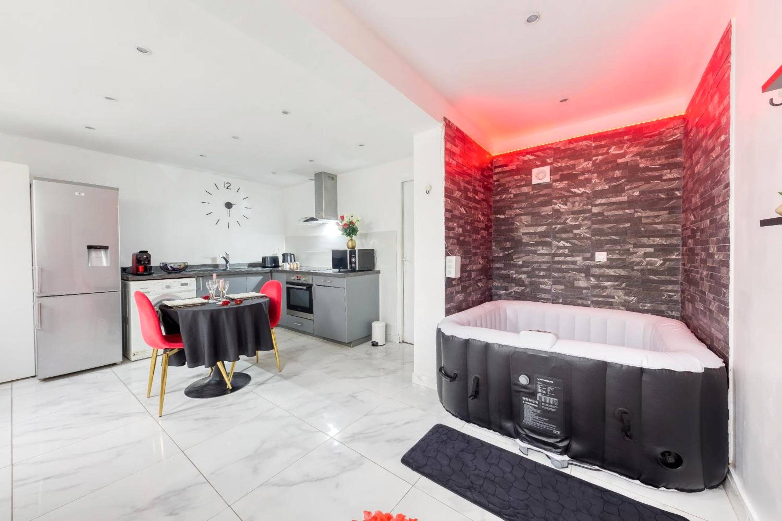 Vue du logement - La belle Hirondelle - Love Room Jacuzzi