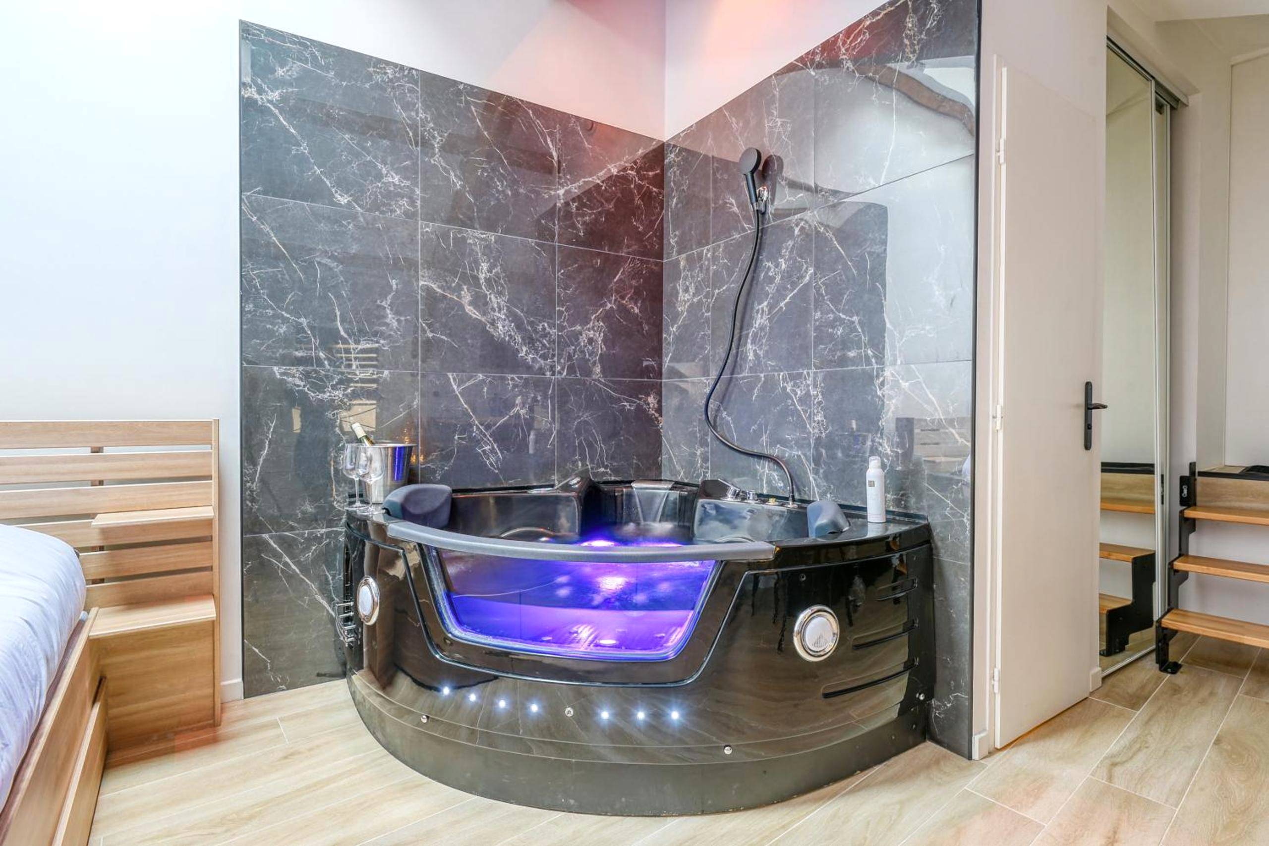 Photo du logement - NEW / Belle et Rebelle avec jacuzzi - Lyon