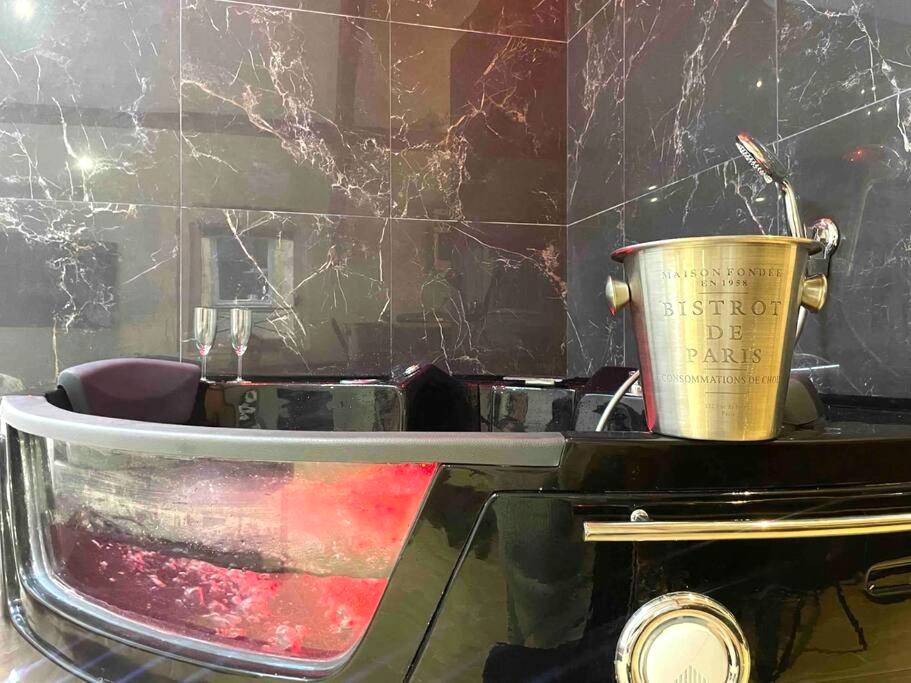 Photo du logement - NEW / Belle et Rebelle avec jacuzzi - Lyon