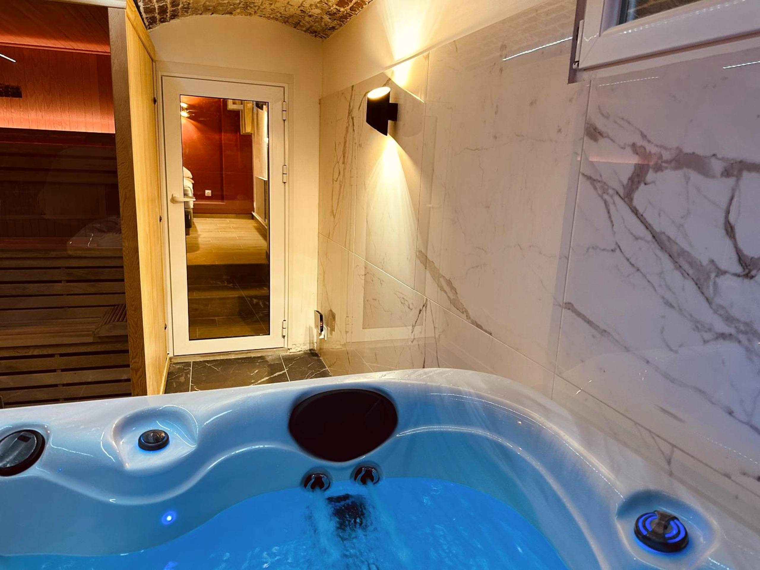 Photo du logement - Le Bijou - Appartement, Sauna et Jacuzzi - Lille - Lille