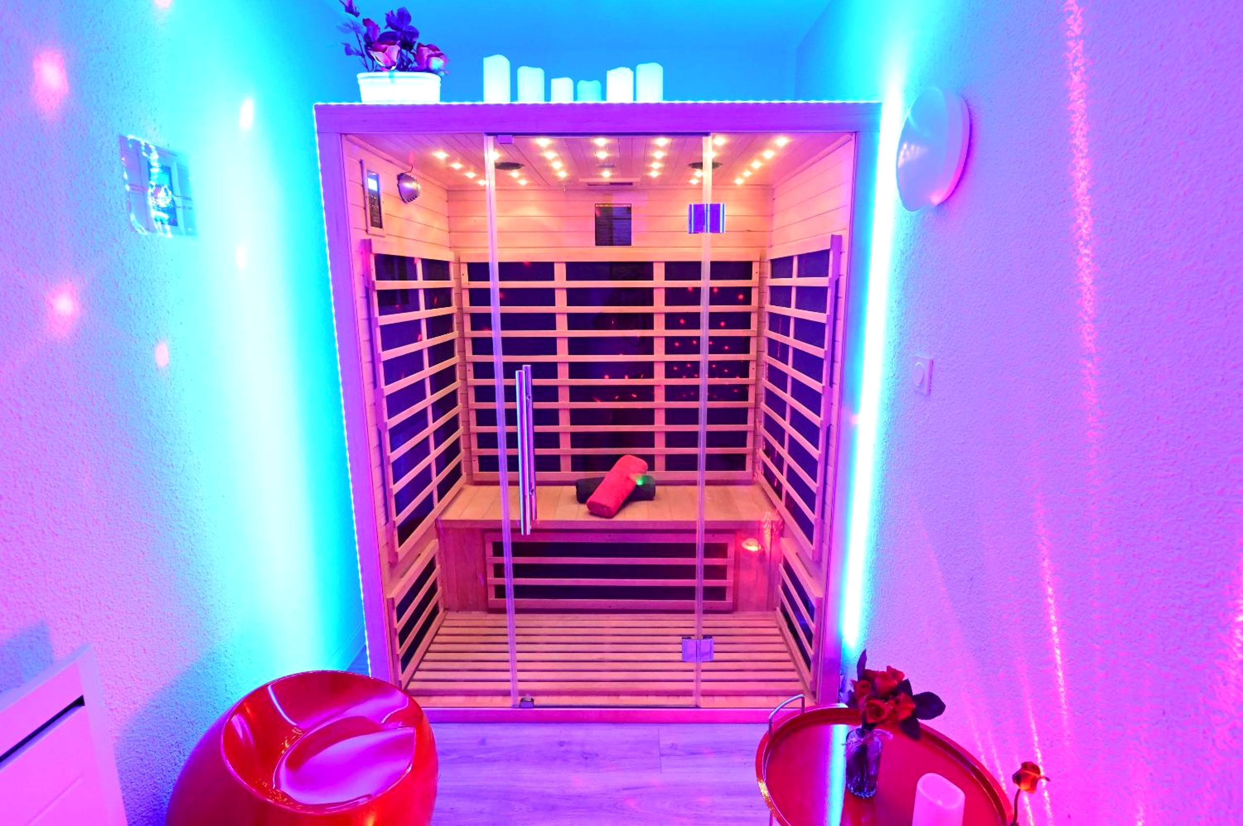 Sauna infrarouge privatif avec éclairage LED - Grand Studio BISCARROSSE PLAGE Une nuit A 2 avec Sauna Luxe, Balnéo,...