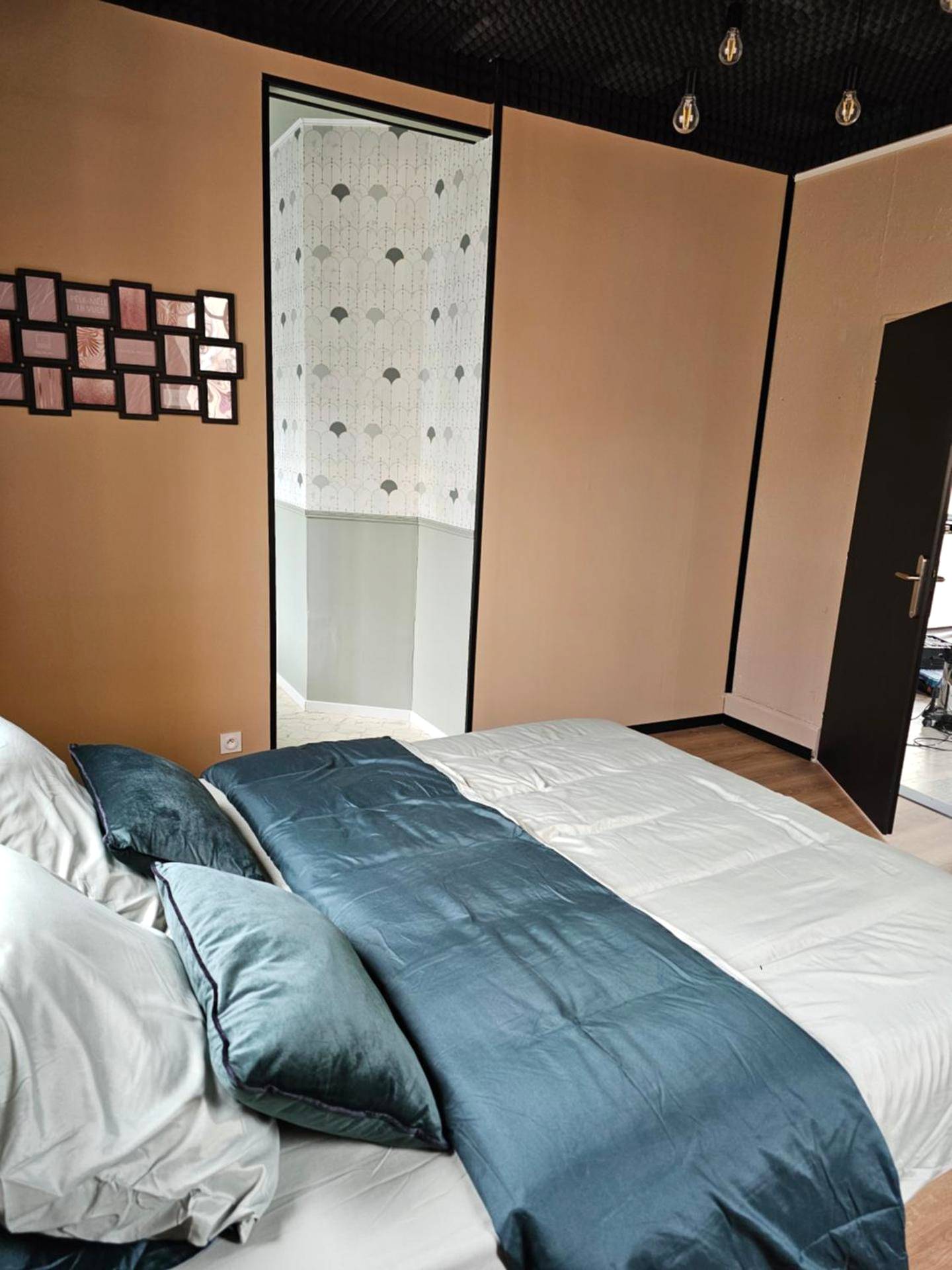 Photo du logement - BLACK BOX CINEMA appartement avec balnéo - Épinal