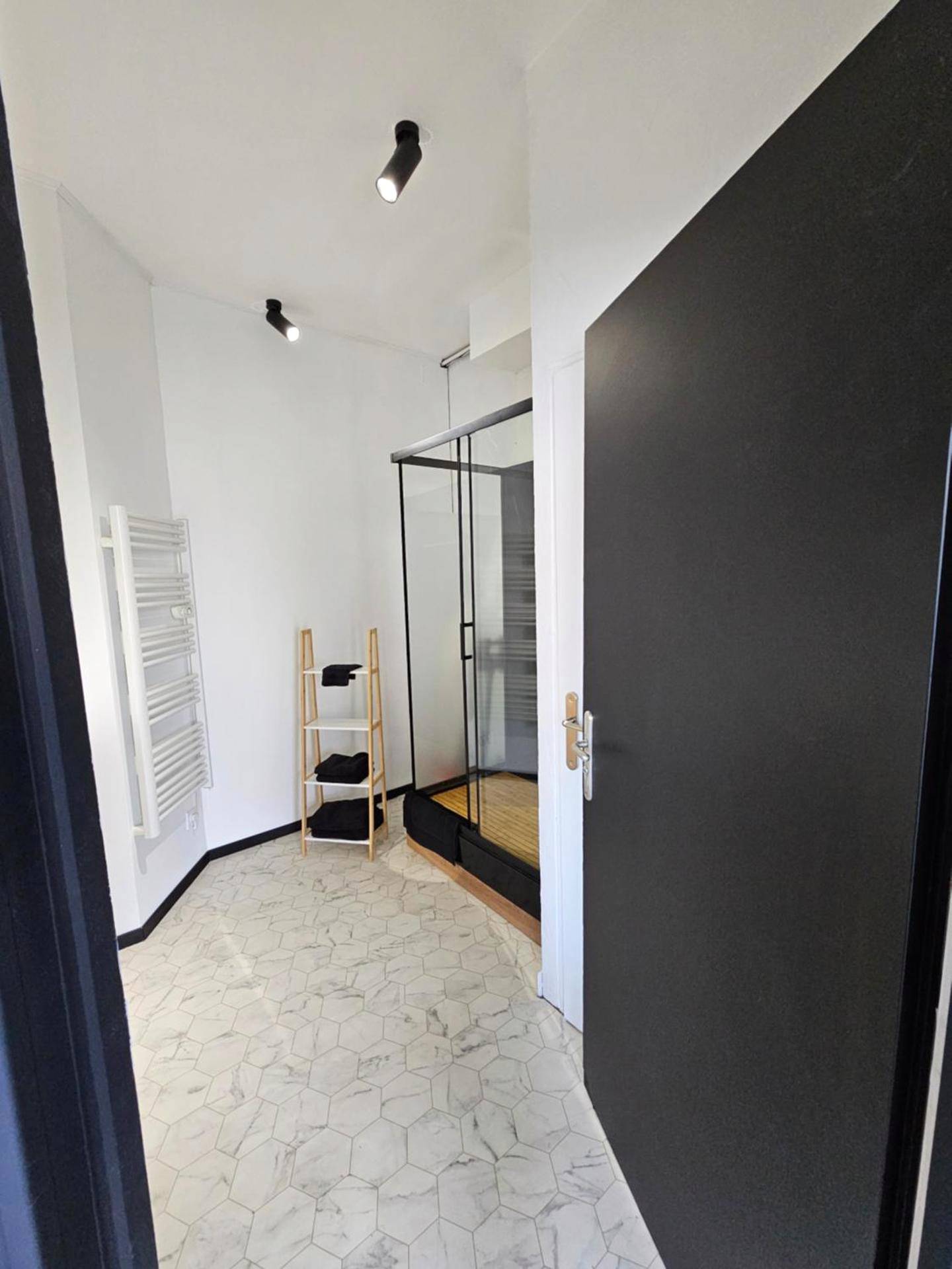 Photo du logement - BLACK BOX CINEMA appartement avec balnéo