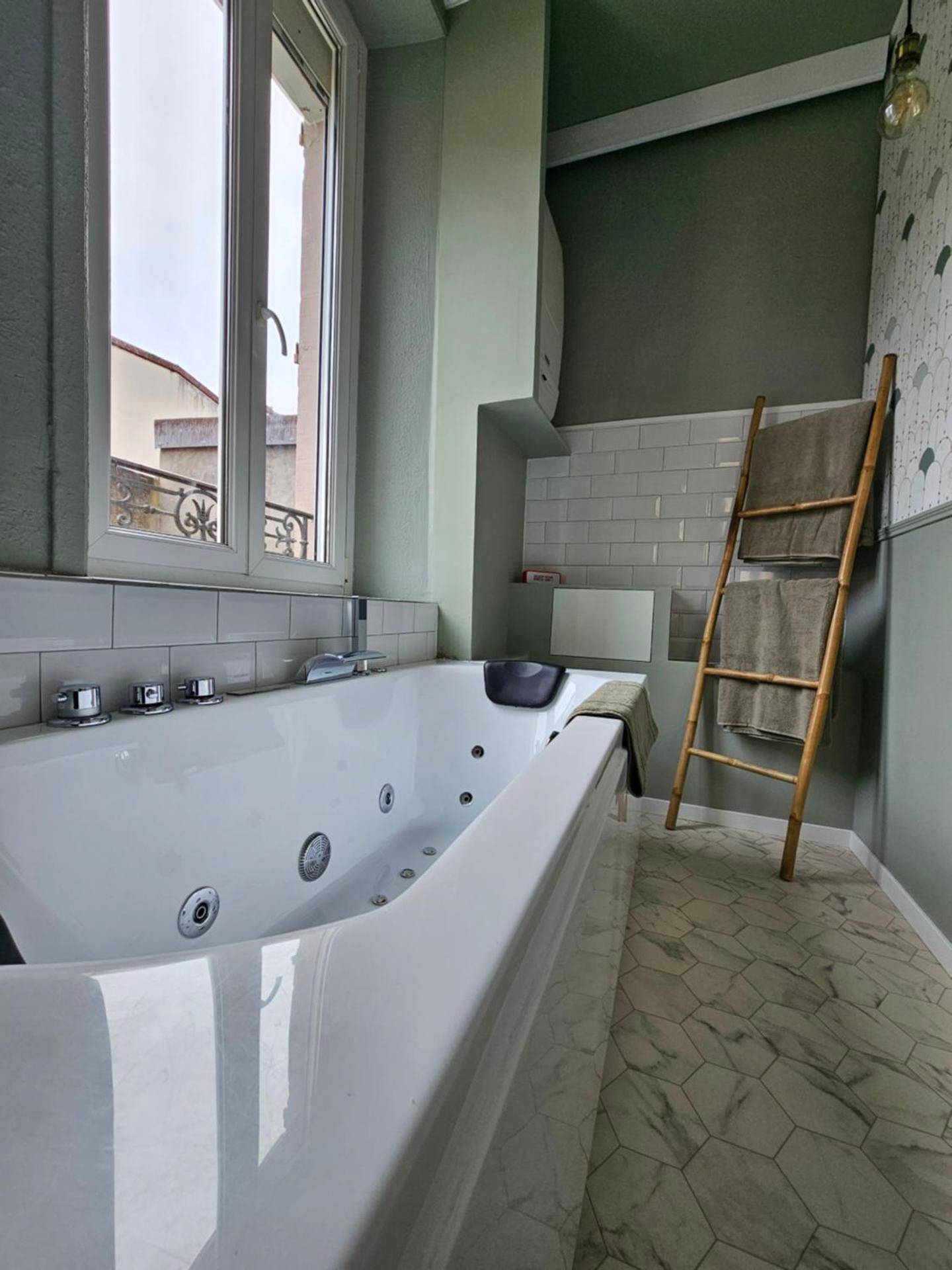 Photo du logement - BLACK BOX CINEMA appartement avec balnéo