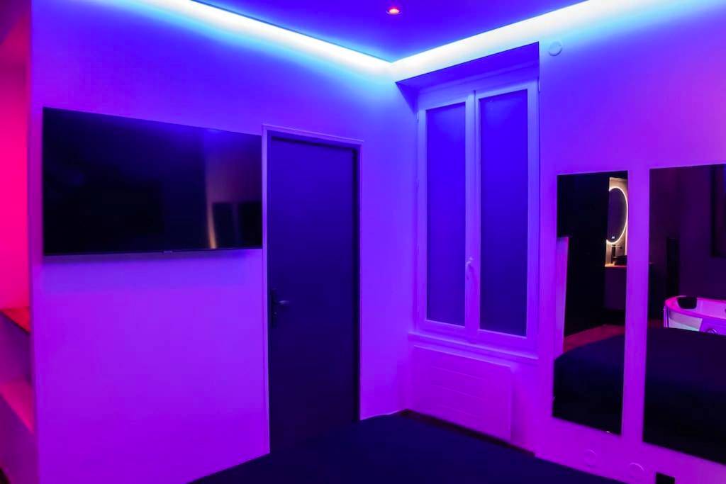 Photo du logement - BLUE NIGHT - Jacuzzi - Bord de Seine - Corbeil - Essonnes