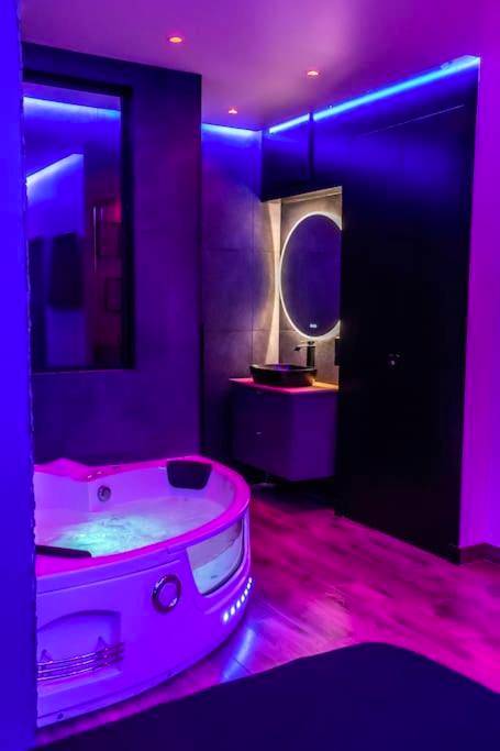 Photo du logement - BLUE NIGHT - Jacuzzi - Bord de Seine