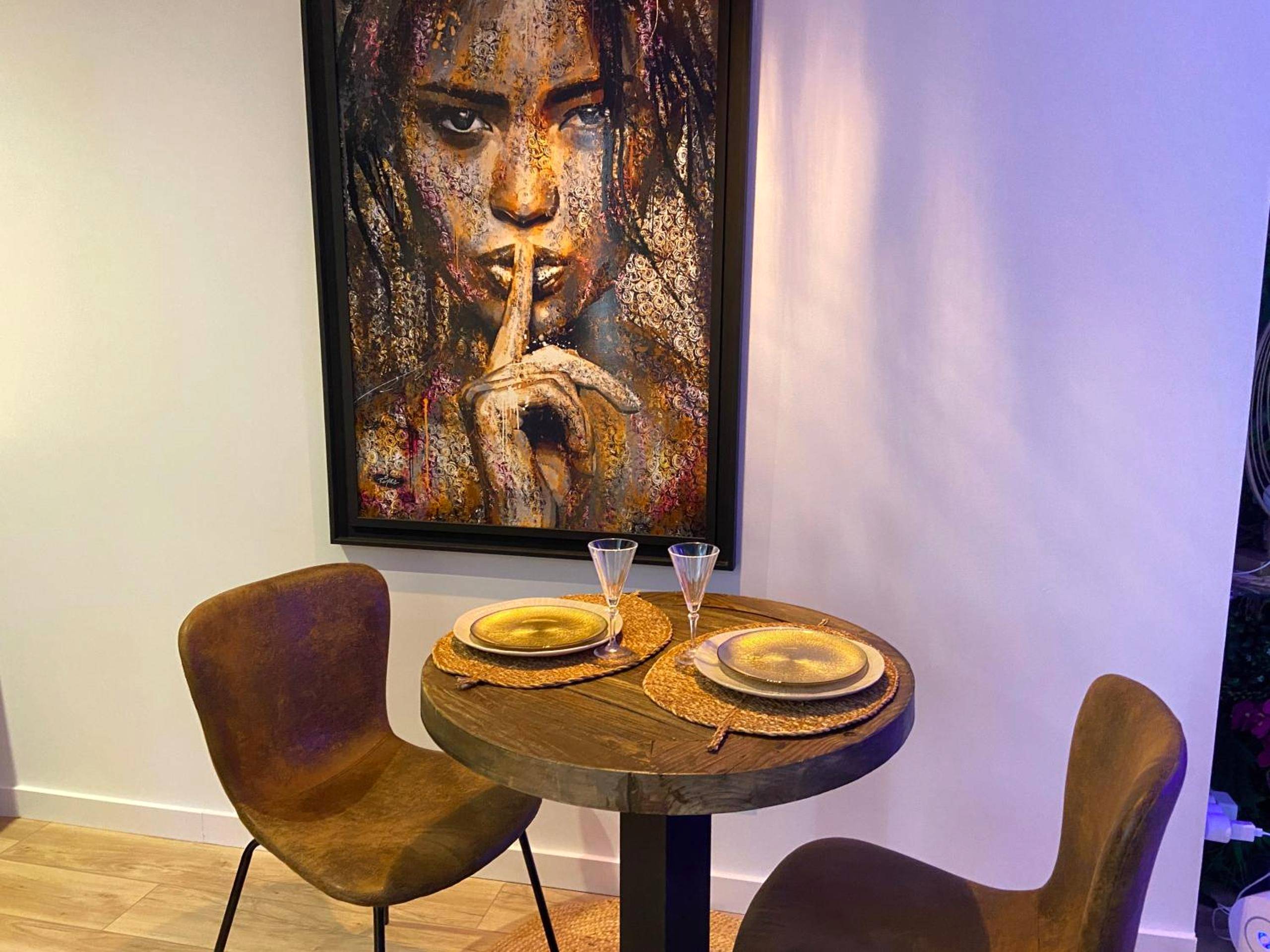 Espace dînatoire romantique pour deux personnes - Le Bohème Spa, loveroom à Sète