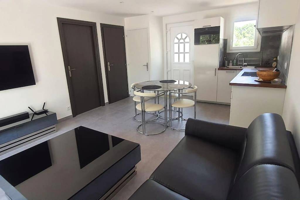 Photo du logement - La Bonne Etoile Marseille ! Hébergement romantique ! Jacuzzi et Piscine chauffée