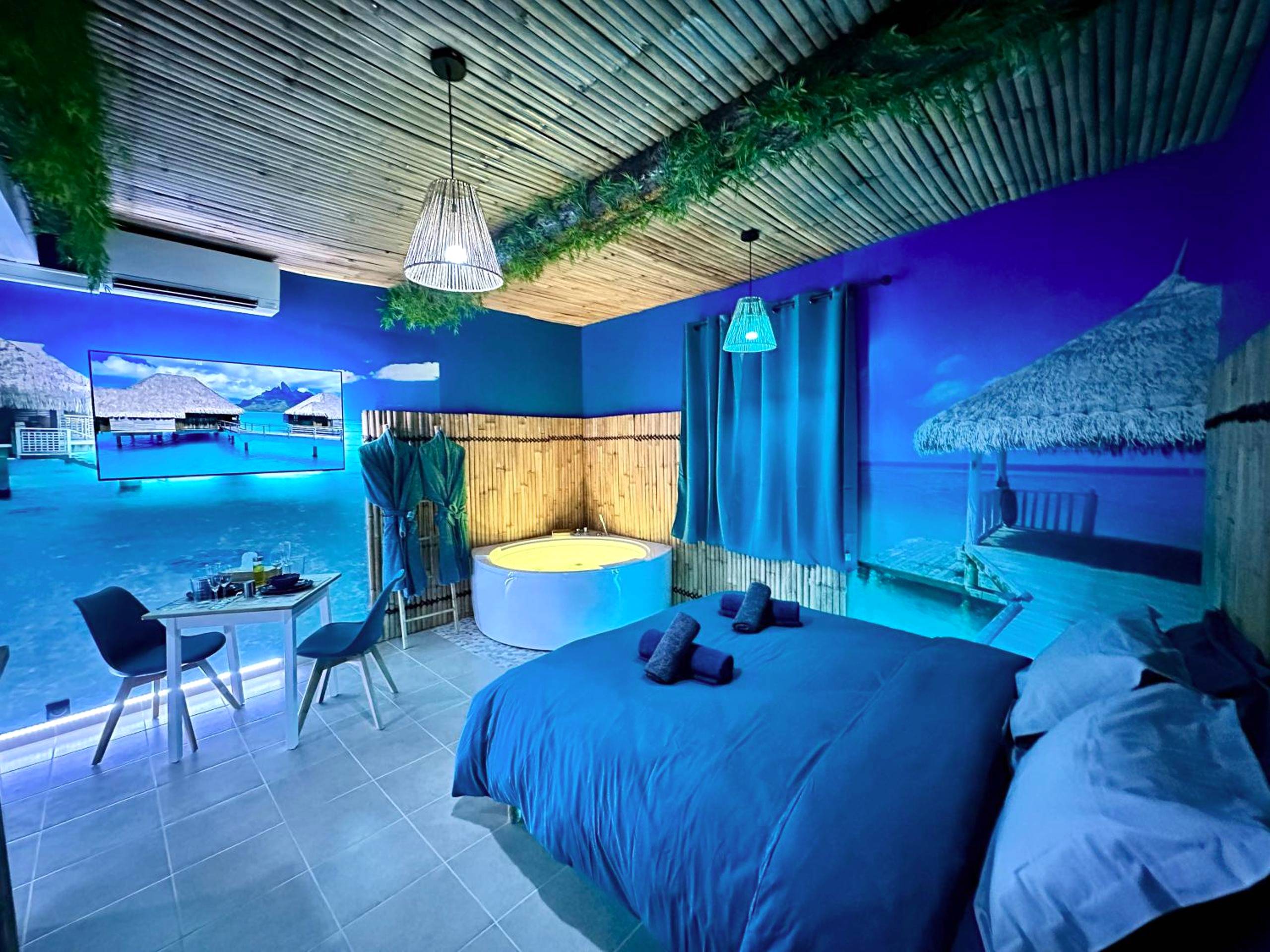 Suite thématique avec lit, jacuzzi et coin repas - BORA - BORA SUITE - Jacuzzi - Centre by Narbana