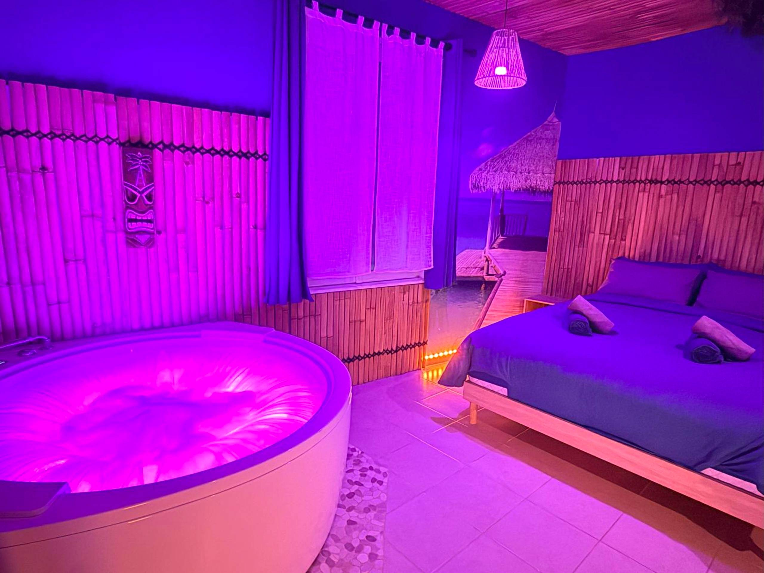 Photo du logement - BORA - BORA SUITE - Jacuzzi - Centre by Narbana - Narbonne