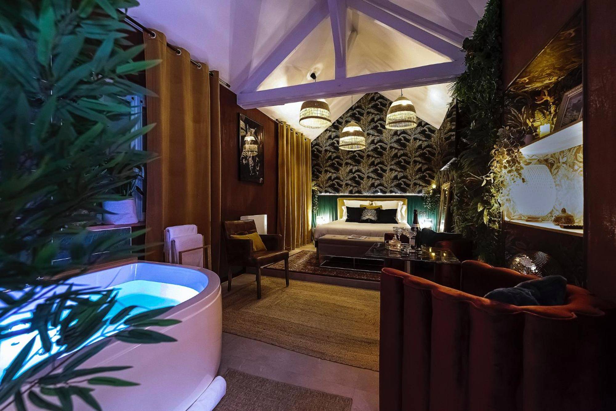 Photo du logement - Suite avec jacuzzi - Le Boudoir de la Loire - Chalonnes - sur - Loire