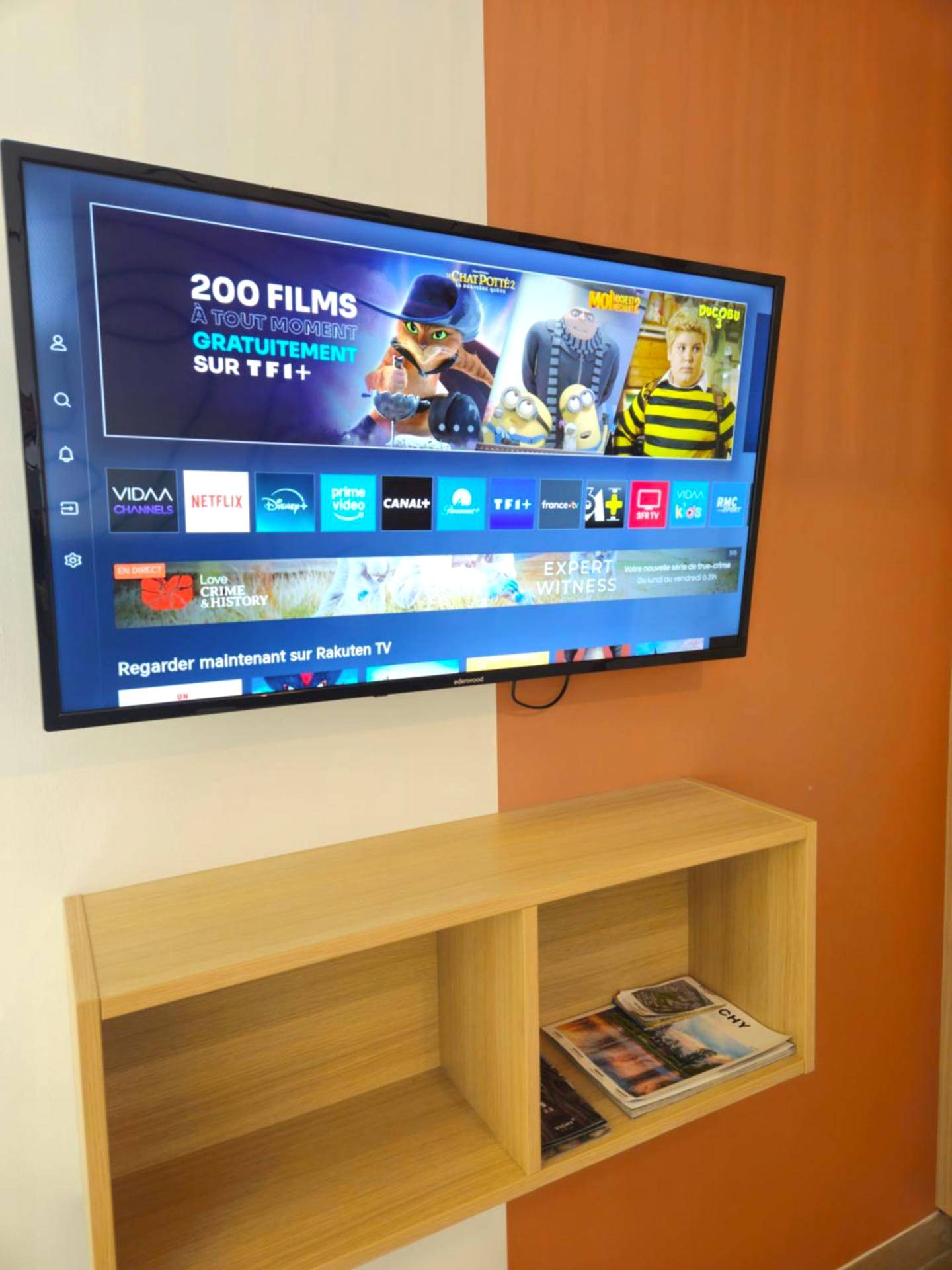 Télévision connectée avec services de streaming - Boudoir Margot - Luxury room balnéo