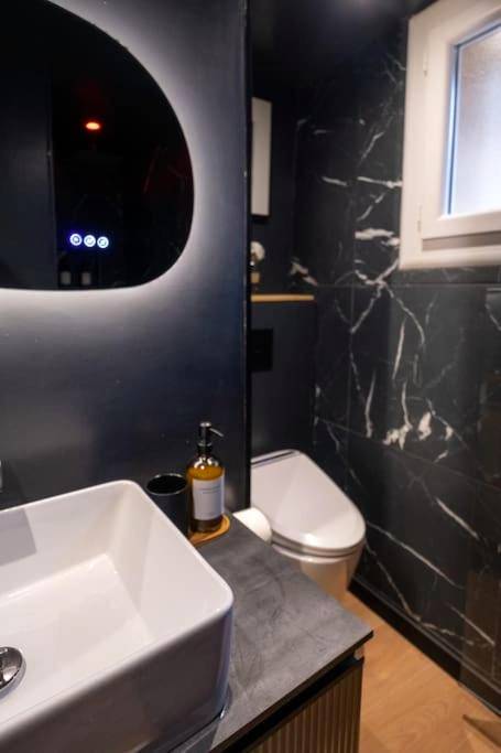 Photo du logement - Le Boudoir Secret - Love Room avec Chambre Secrète - Le Luc