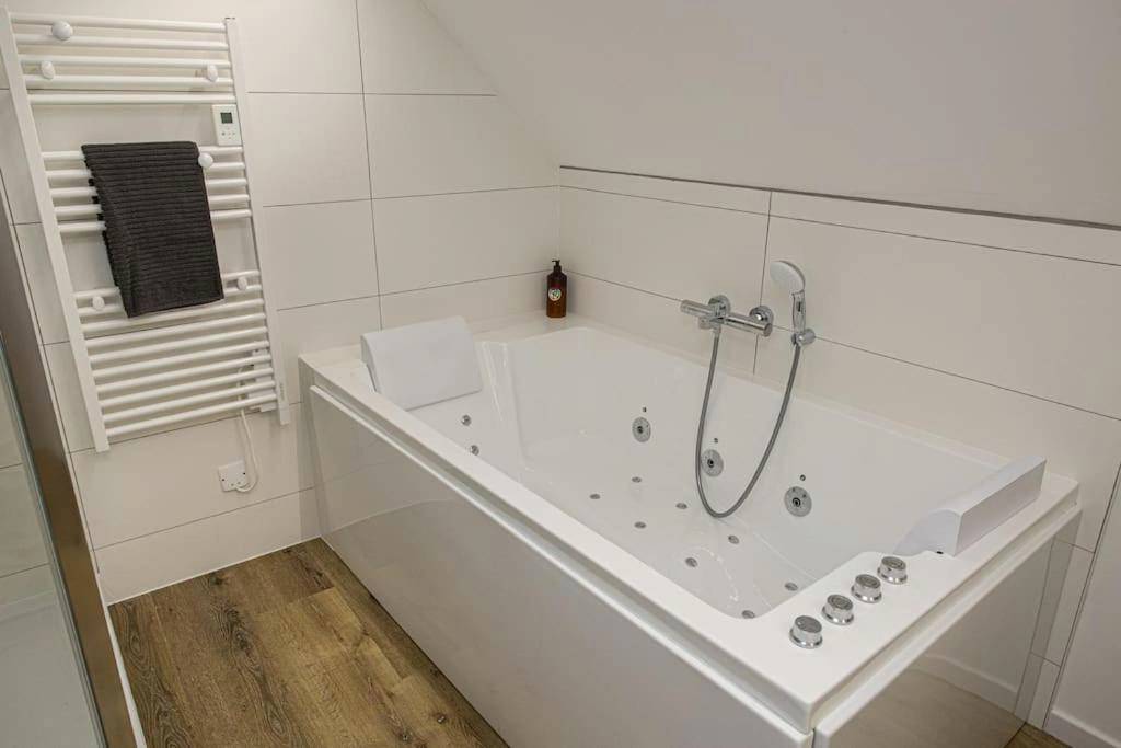 Photo du logement - La Breizh moi Balnéo Love Room - Josselin