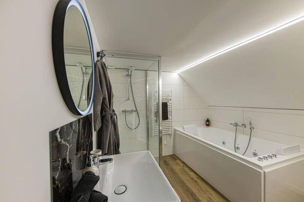 Photo du logement - La Breizh moi Balnéo Love Room