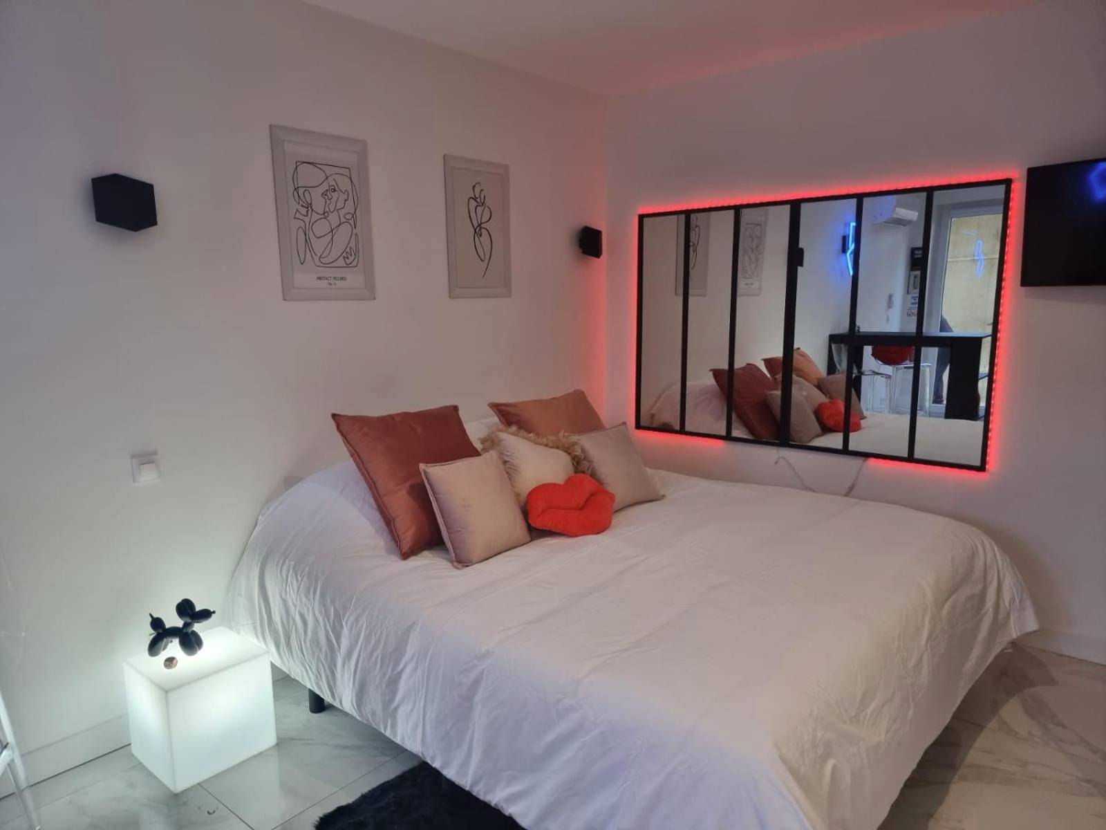 Photo du logement - Suite BULLE D'AMOUR Balnèo Spa & Terrasse à 5 min des plages - Argelès - sur - Mer